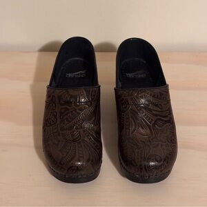 Dansko Professional Brown Leather Tooled Embossed Clog Shoes Women 39 US 8.5-9